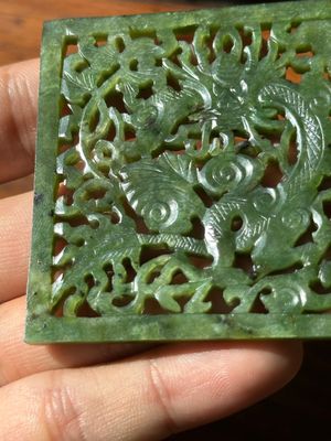 A Chinese jade 'dragon' plaque, a 'double-happiness' plaque and a jade inset silver brooch, 19th C. — photo 17