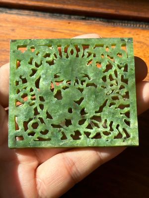 A Chinese jade 'dragon' plaque, a 'double-happiness' plaque and a jade inset silver brooch, 19th C. — photo 19