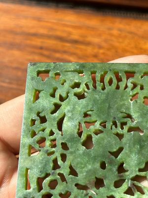 A Chinese jade 'dragon' plaque, a 'double-happiness' plaque and a jade inset silver brooch, 19th C. — photo 22