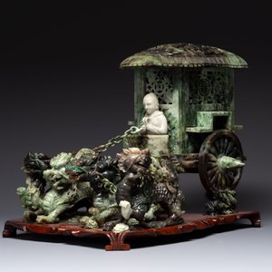 A Chinese jade group of an imperial carriage with mythical beasts and a large three-legged toad, 20th C. — foto 2