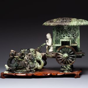 A Chinese jade group of an imperial carriage with mythical beasts and a large three-legged toad, 20th C. — foto 4
