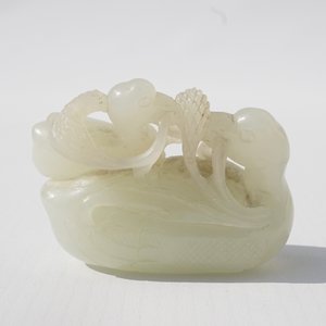 A Chinese jade group of two Mandarin ducks on lotus leaf, 19th C. — photo 11