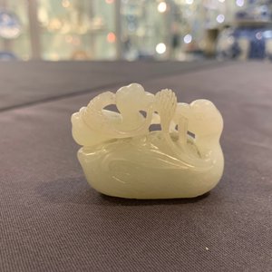 A Chinese jade group of two Mandarin ducks on lotus leaf, 19th C. — photo 13