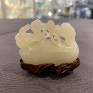 A Chinese jade group of two Mandarin ducks on lotus leaf, 19th C. — photo 21