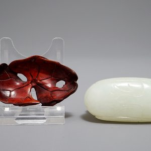 A Chinese jade group of two Mandarin ducks on lotus leaf, 19th C. — photo 6