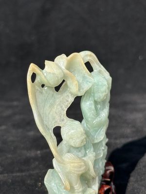 A Chinese jade 'He He Er Xian' group on wooden stand, 19th C. — photo 6