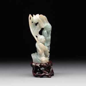 A Chinese jade 'He He Er Xian' group on wooden stand, 19th C. — photo 5