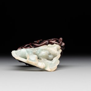 A Chinese jade 'He He Er Xian' group on wooden stand, 19th C. — photo 6