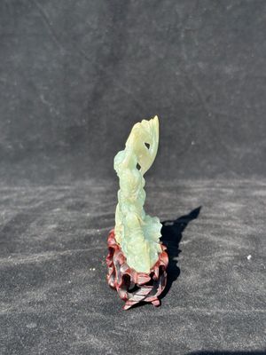 A Chinese jade 'He He Er Xian' group on wooden stand, 19th C. — photo 4