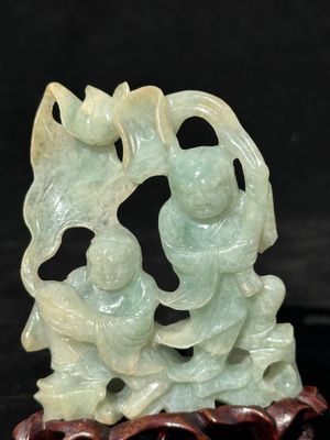 A Chinese jade 'He He Er Xian' group on wooden stand, 19th C. — photo 5
