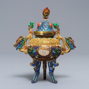 A Chinese jade-inlaid gilt and enamelled silver incense burner and cover, Republic, 20th C. — photo 3
