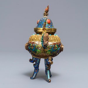 A Chinese jade-inlaid gilt and enamelled silver incense burner and cover, Republic, 20th C. — photo 4
