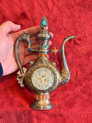 A Chinese jade-inset and hardstone-inlaid silver ewer and cover in Mongolian style, 19th C. — photo 1