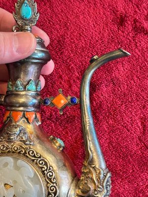 A Chinese jade-inset and hardstone-inlaid silver ewer and cover in Mongolian style, 19th C. — photo 11