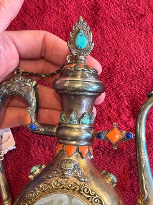 A Chinese jade-inset and hardstone-inlaid silver ewer and cover in Mongolian style, 19th C. — photo 12