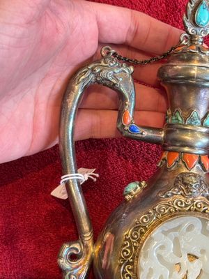 A Chinese jade-inset and hardstone-inlaid silver ewer and cover in Mongolian style, 19th C. — photo 13