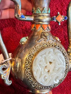 A Chinese jade-inset and hardstone-inlaid silver ewer and cover in Mongolian style, 19th C. — photo 16