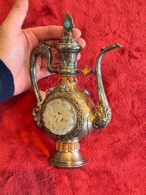 A Chinese jade-inset and hardstone-inlaid silver ewer and cover in Mongolian style, 19th C. — photo 2