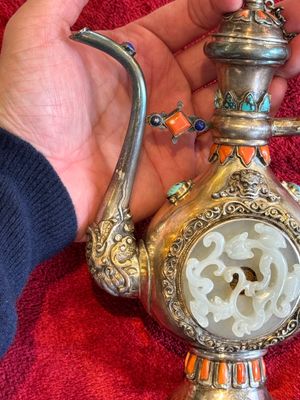 A Chinese jade-inset and hardstone-inlaid silver ewer and cover in Mongolian style, 19th C. — photo 5