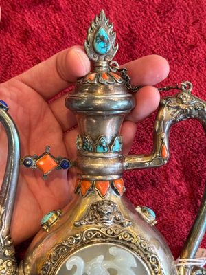 A Chinese jade-inset and hardstone-inlaid silver ewer and cover in Mongolian style, 19th C. — photo 8
