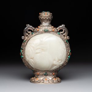 A Chinese jade-inset and hardstone-inlaid silver moonflask and cover in Mongolian style, 19th C. — photo 1