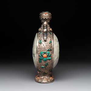 A Chinese jade-inset and hardstone-inlaid silver moonflask and cover in Mongolian style, 19th C. — photo 2
