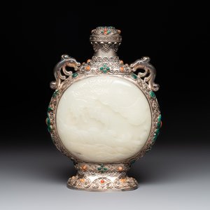 A Chinese jade-inset and hardstone-inlaid silver moonflask and cover in Mongolian style, 19th C. — photo 3
