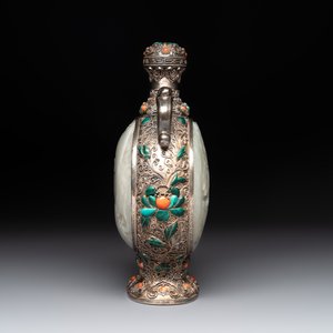 A Chinese jade-inset and hardstone-inlaid silver moonflask and cover in Mongolian style, 19th C. — photo 4