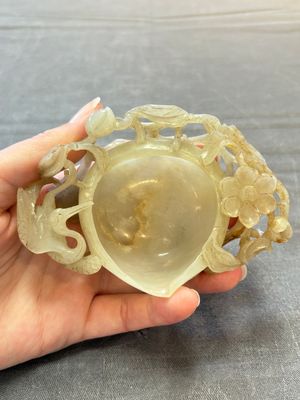 A Chinese jade peach-form brush washer, 19th C. — 照片 1