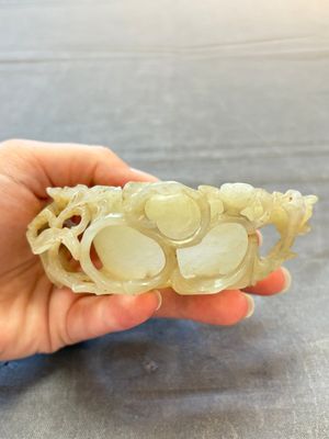 A Chinese jade peach-form brush washer, 19th C. — 照片 6