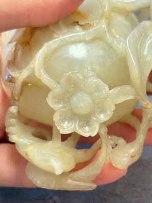 A Chinese jade peach-form brush washer, 19th C. — 照片 9