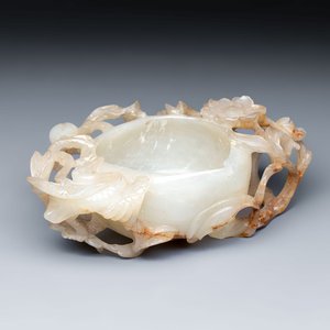 A Chinese jade peach-form brush washer, 19th C. — 照片 1