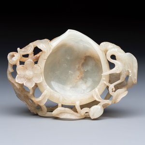 A Chinese jade peach-form brush washer, 19th C. — 照片 6