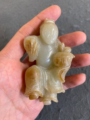 A Chinese jade sculpture of a boy, 18/19th C. — 照片 1
