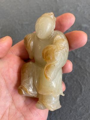A Chinese jade sculpture of a boy, 18/19th C. — 照片 2