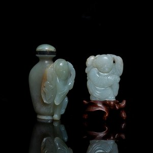 A Chinese jade snuff bottle and a figure of a boy, Qing — photo 1