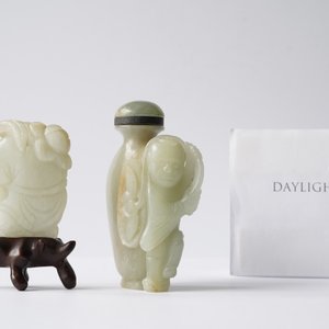 A Chinese jade snuff bottle and a figure of a boy, Qing — photo 10