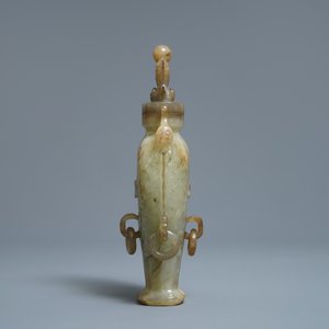 A Chinese jade 'twin fish' vase and a russet jade model of a dog, 19/20th C. — 照片 3