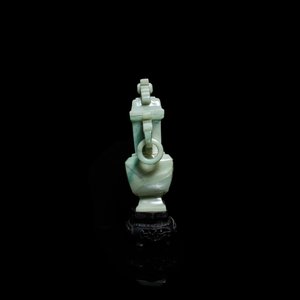 A Chinese jade vase and cover, Qing — 照片 2