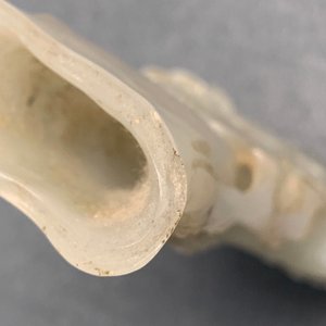 A Chinese jade vase on reticulated stand, Qing — 照片 14