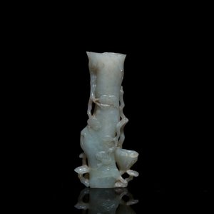 A Chinese jade vase on reticulated stand, Qing — 照片 7