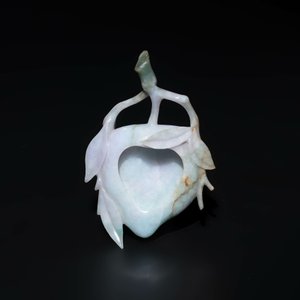 A Chinese jadeite brush washer in the form of a peach and an agate covered jar, 19th C. — photo 8