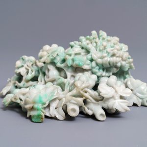 A Chinese jadeite carving of two cats among grapes and flowers, 20th C. — 照片 6