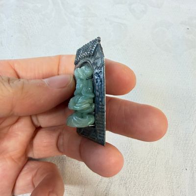 A Chinese jadeite-inlaid silver 'Guanyin' clip — photo 2