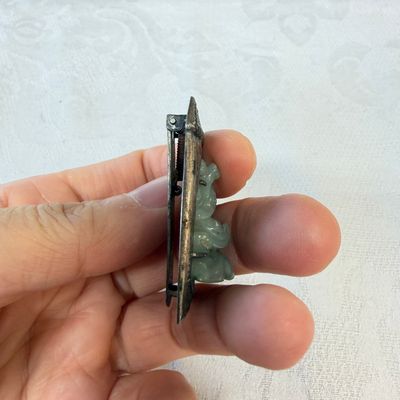 A Chinese jadeite-inlaid silver 'Guanyin' clip — photo 4