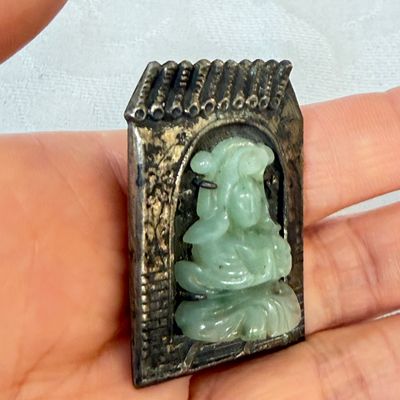 A Chinese jadeite-inlaid silver 'Guanyin' clip — photo 5