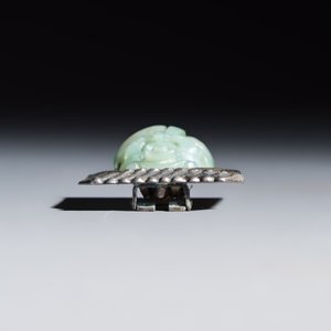 A Chinese jadeite-inlaid silver 'Guanyin' clip — photo 3
