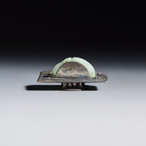 A Chinese jadeite-inlaid silver 'Guanyin' clip — photo 4