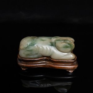 A Chinese jadeite model of a dog, 19/20th C. — 照片 1
