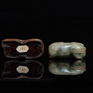A Chinese jadeite model of a dog, 19/20th C. — 照片 7